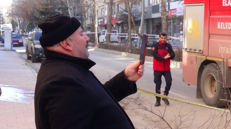 Elazığ’da Acil Yıkım Kararı Verilen Binalar Tek Tek Yıkılıyor