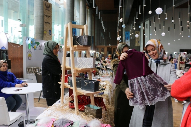 Girişimci Kadınlar Hatice Kübra Tongar İle Buluştu