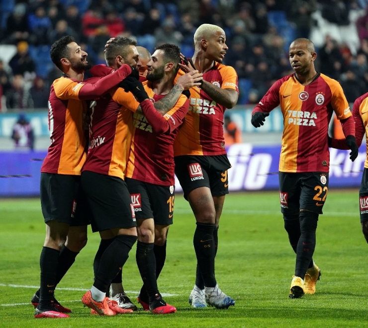 Galatasaray Zirveye Yürüyor