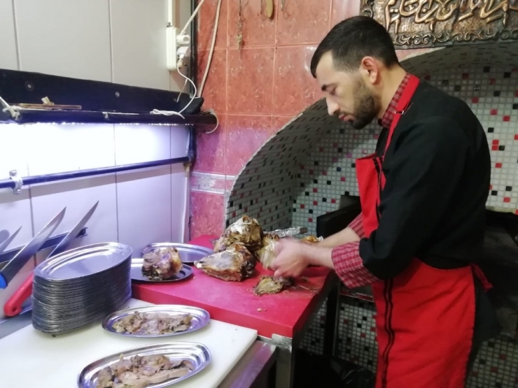 Kelle Paça Ustası Serkan Karadaş: “Dinlendirilmiş Ve Fırınlanmış Et Her Derde Şifadır”