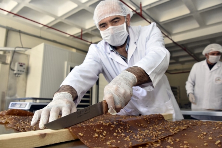 "Tüketici Değil Üretici Olmalıyız" Dedi, Organik Pestil Üretti