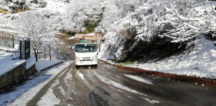 İzmit Belediyesi’nden Kar Mesaisi
