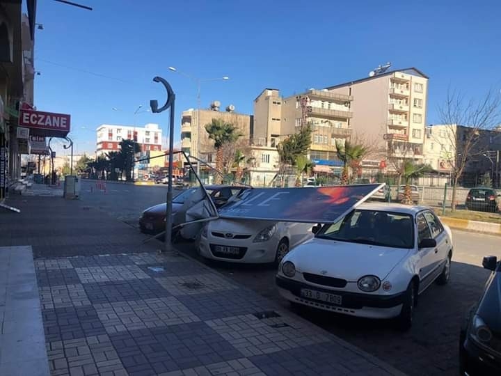 Kahta’da Fırtına Hayatı Olumsuz Etkiledi