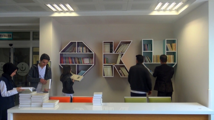 Hastaneye Kütüphane Kuruldu