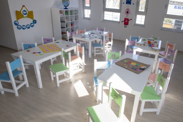 Mersin Halinde Çalışan Kadınların Çocukları İçin Kreş Hizmeti