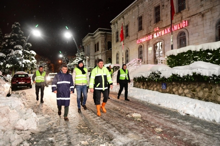 Başkan Tören Karla Mücadele Çalışmalarını Yerinde İnceledi