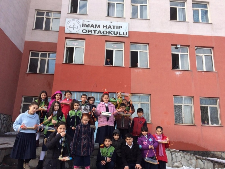 Patnoslu Öğrenciler Kuşlara Yem Bıraktı