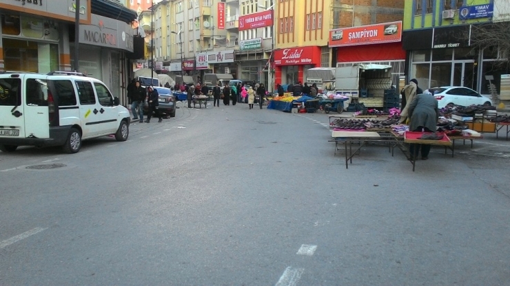 Pazarcı Soğukta Tezgah Açmadı