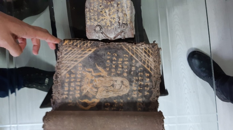 Sakarya’da İki Tarihi Tevrat Ele Geçirildi: 6 Gözaltı