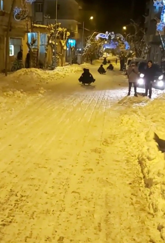 Siirtli Gençlerden Bidonlu Kızak