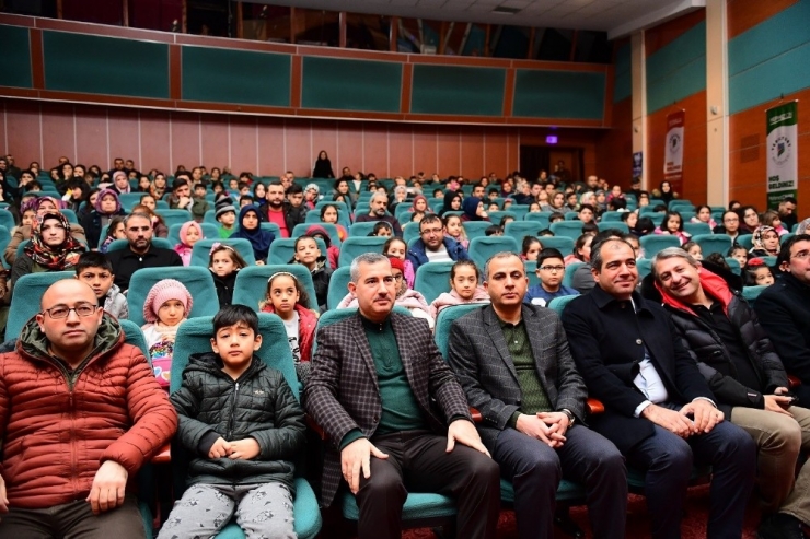 ‘Şirinlerin Maceraları’ Tiyatro Oyunu İlgi Gördü