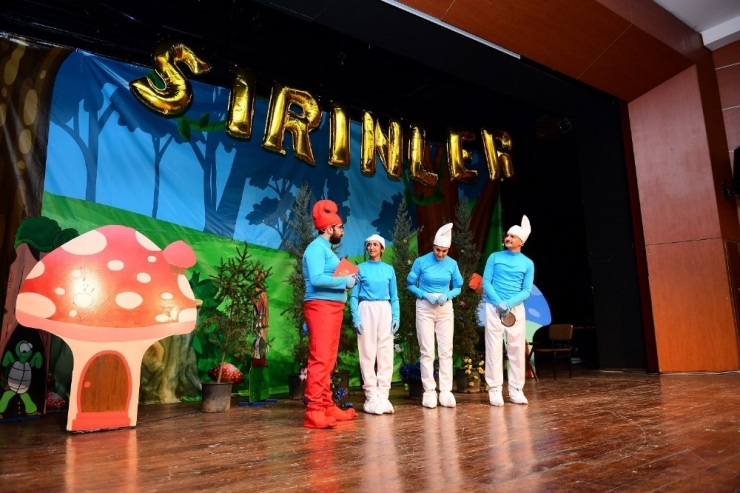 ‘Şirinlerin Maceraları’ Tiyatro Oyunu İlgi Gördü