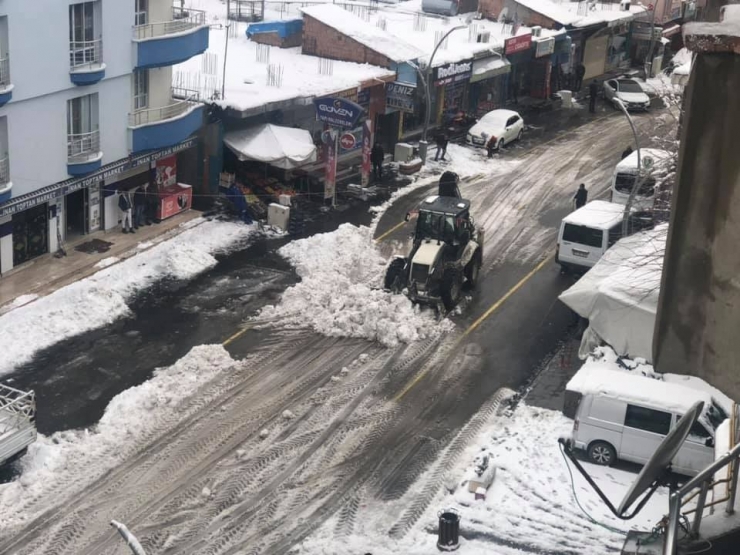 Uludere Belediyesinde Karla Mücadele Çalışmaları Sürüyor