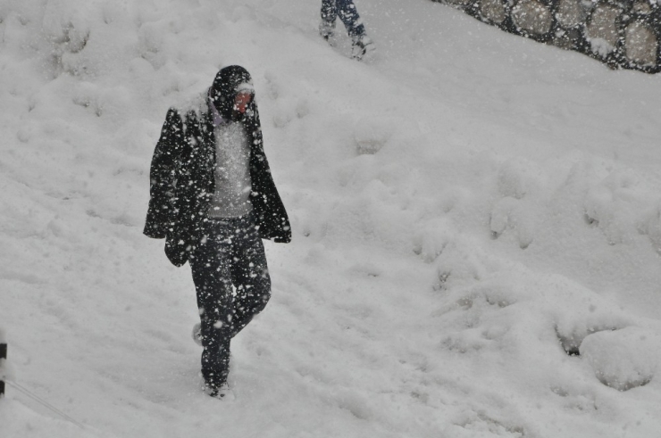Şırnak’ta Çocukların Kızak Keyfi