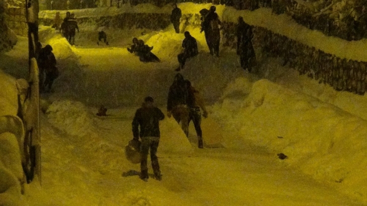 Şırnak’ta Çocukların Kızak Keyfi