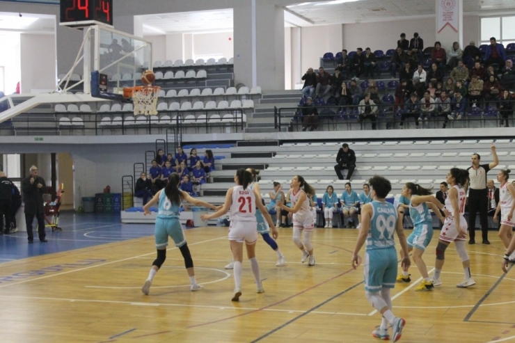 Turgutlu Belediyesi Kadın Basketbol Takımı Lidere Yenildi