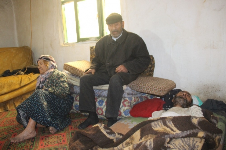 Yaşlı Çiftin Yardım Çığlığında Bulunduğu Oğullarına Devlet Sahip Çıktı