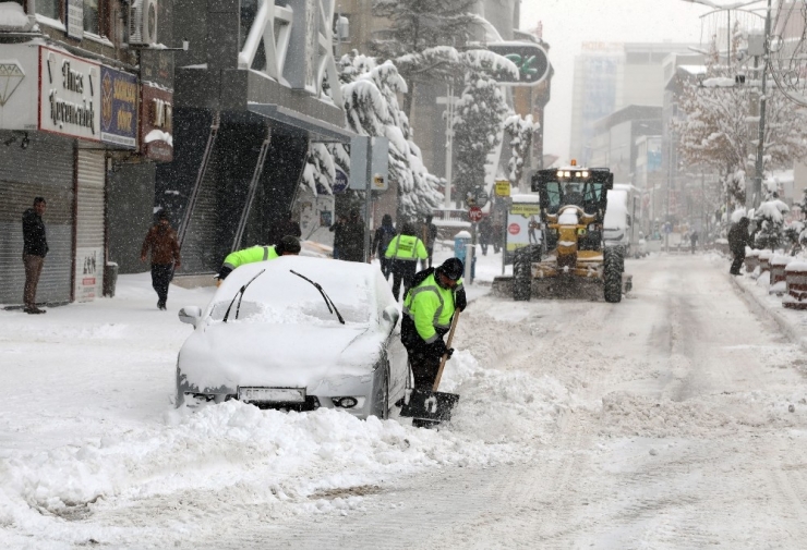Vali Bilmez Karla Mücadele Çalışmalarını Yerinde İnceledi