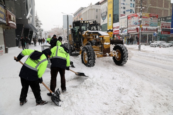 Vali Bilmez Karla Mücadele Çalışmalarını Yerinde İnceledi