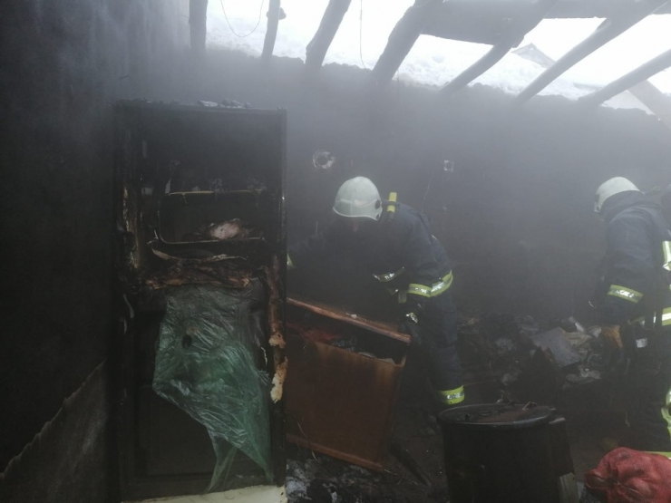 Erciş’te Odunluk Yangını