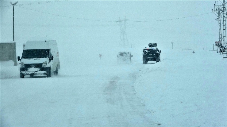 Çığ Bölgesinde Hava Koşullarından Dolayı Arama Çalışmaları Yapılamıyor