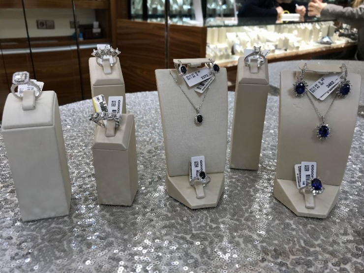 Sevgililer Günü Altın Ve Pırlanta Yılı Olacak