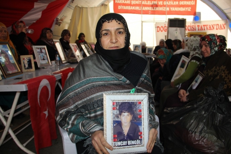 Hdp Önündeki Ailelerin Evlat Nöbeti 161’inci Gününde