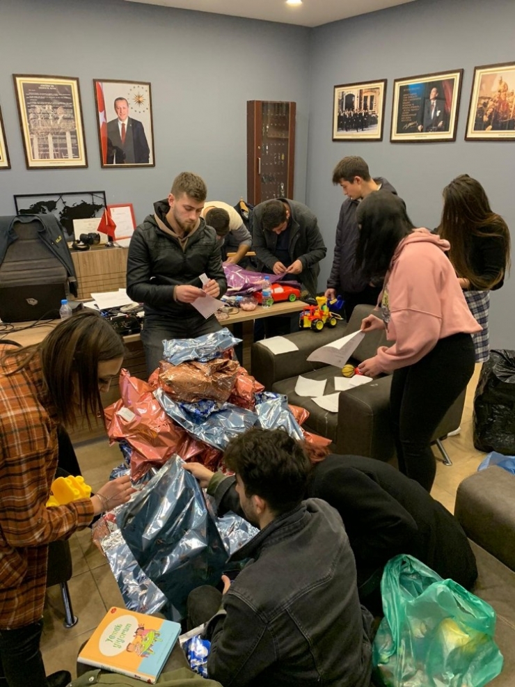 Depremzede Çocukları Unutmadılar