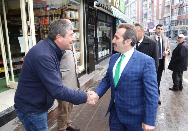 Vali Ali Mantı Çarşı Esnafını Ziyaret Etti