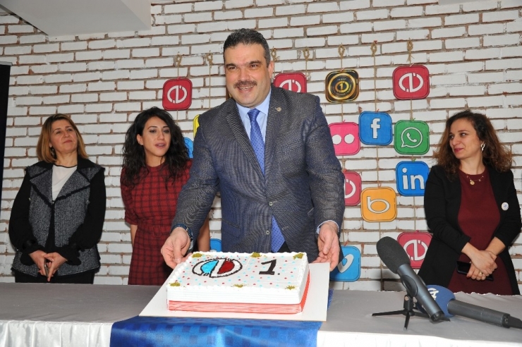 Anadolu Üniversitesi Sosyal Medya Birinciliğini Kutladı