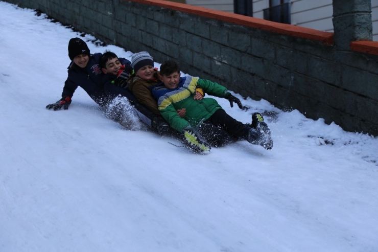 Artvin’de Kar Tatili Çocuklara Yaradı