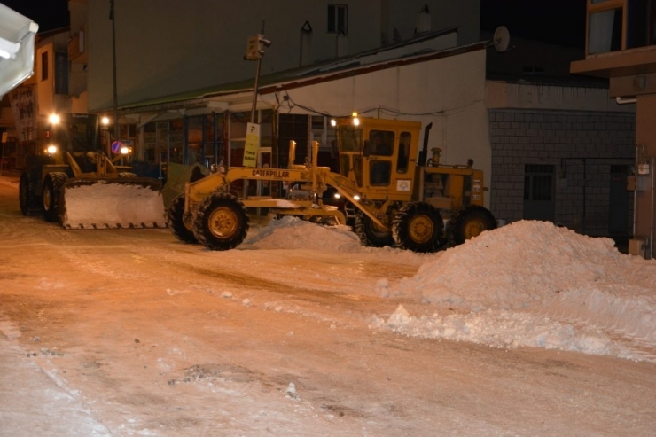 Kar Yağışı Sonrası Karla Mücadele Çalışmaları Hız Kazandı