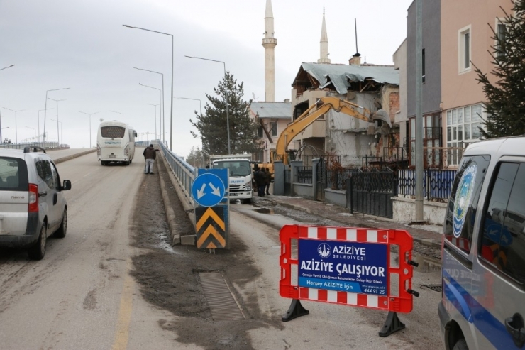 Aziziye’de Yıkım Çalışmaları