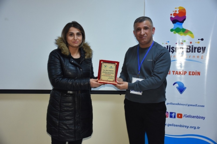 “Bağımlılıkla Mücadele Ailede Başlar” Semineri Düzenlendi