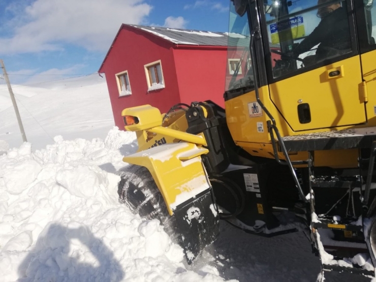 Bayburt’ta Kapalı Köy Yolları Açıldı