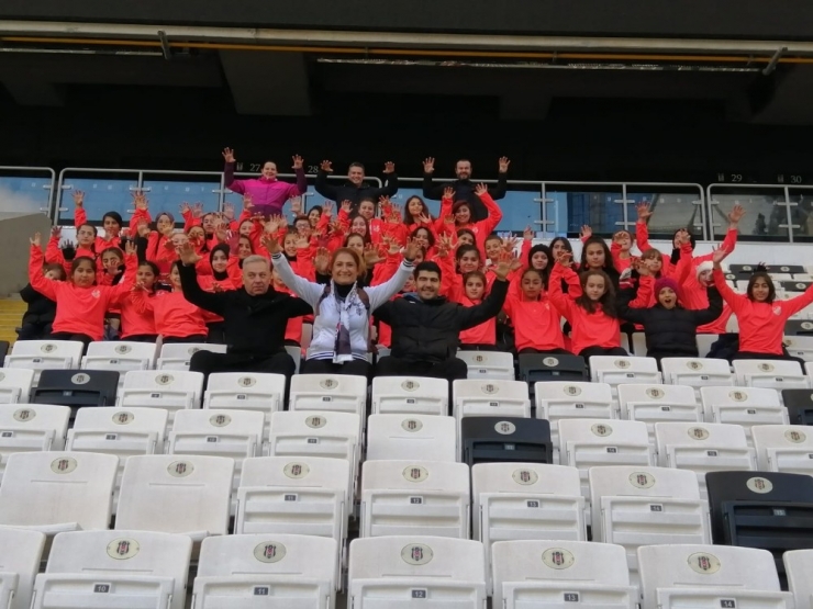 Bilecikspor Kadın Futbol Takımı Beşiktaş Tesislerine Konuk Oldu