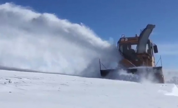 Bingöl’de Bir İlçede Eğitime Ara Verildi, Kapalı Köy Yollarında Çalışma Sürüyor