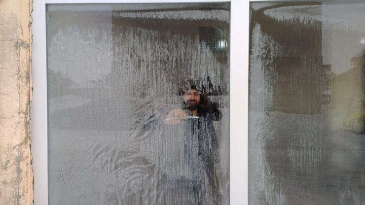 Karlıova Dondu, Sıcaklık Eksi 16’ya Kadar Düştü