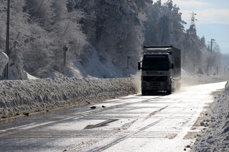 Bolu’da, 3 Gün Boyunca Etkili Olan Kar Yağışı Durdu