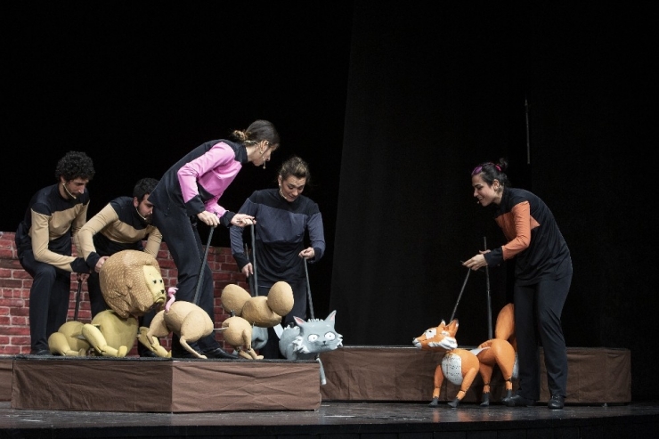 Tiyatroda Çocuklara Özel Kukla Oyunu