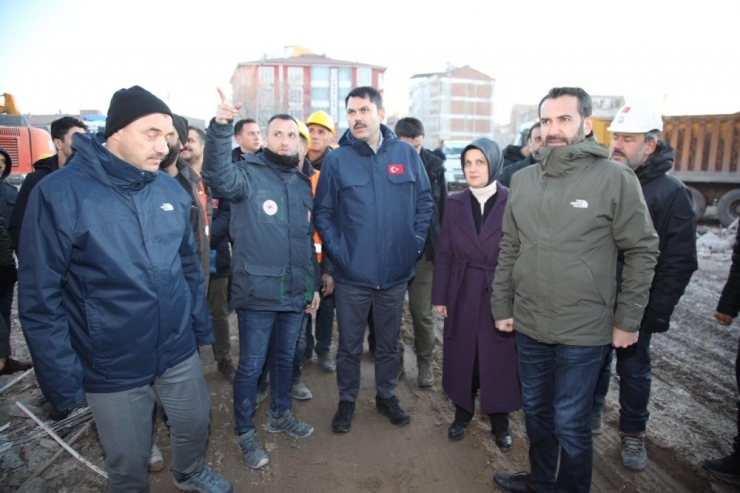 Bakan Kurum Deprem Bölgesinde İncelemelerde Bulundu