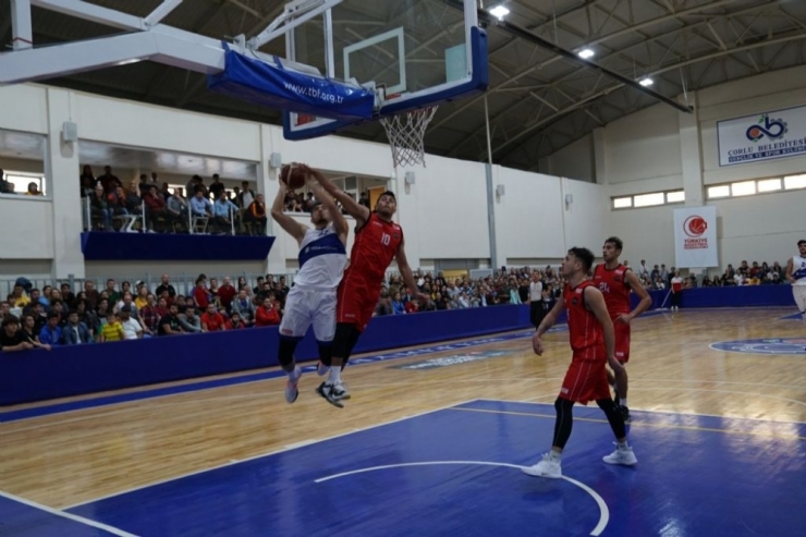 Tb2l: Ups: 73 - Çorlu Belediyesi: 79