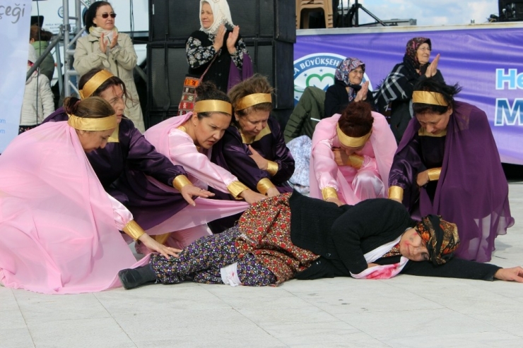 Festivalde Kadına Şiddeti Dikkat Çektiler