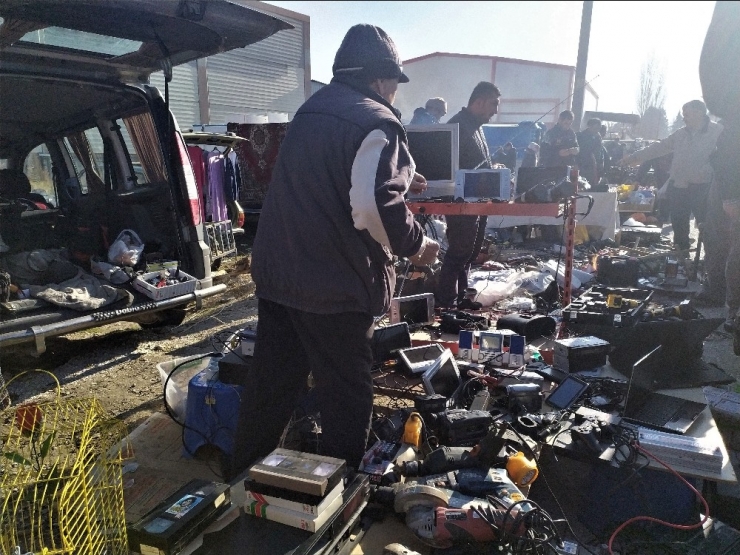 Bu Pazarda Her Şey 3’de Bir Fiyatına