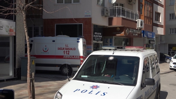 Oğlu Babasını Bıçakla Yaraladı