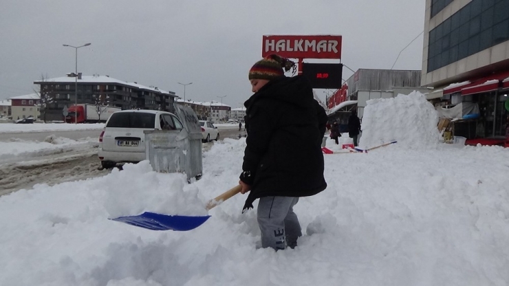 Herkes Kardan Adam Yaptı, Onlar Kardan Kale Yaptı