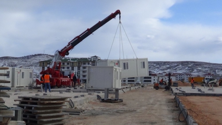 Elazığ’da Depremin Yaraları Sarılıyor