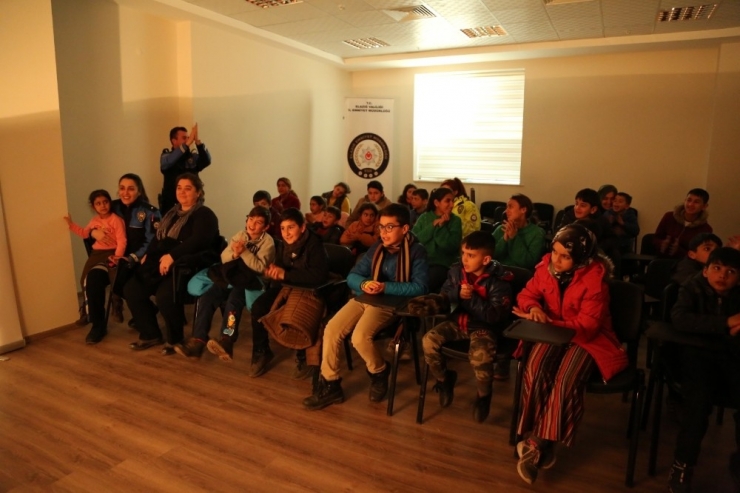 Elazığ Polisi, Depremzede Çocukları Emniyette Ağırladı