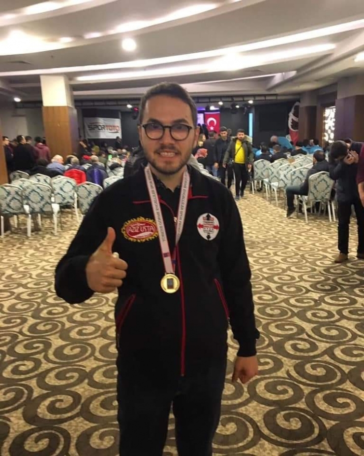 Satrançta İnönü’ye Altın Gurur