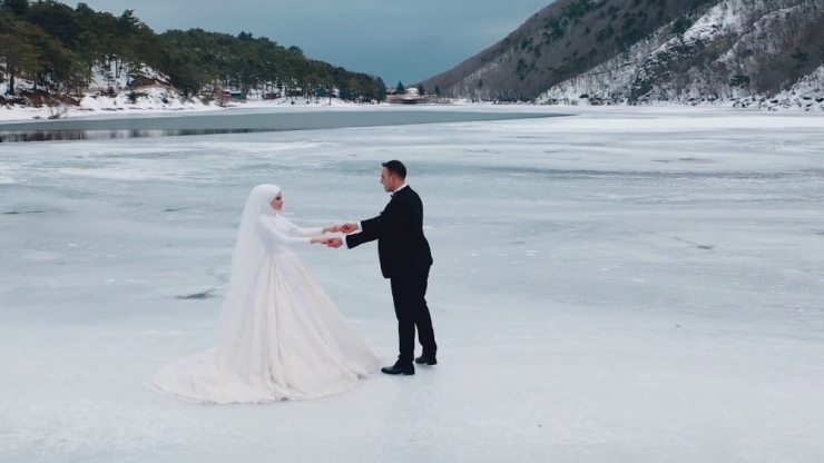 Buz Tutan Boraboy Gölü’nün Cesur Aşıkları